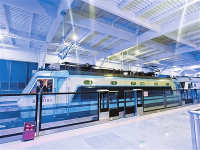 热滑试验车停靠在三灶东站。 中铁武汉电气化局供图.jpg